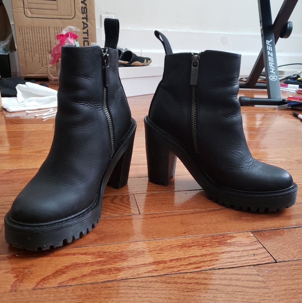 Dr. Marten's Magdalena leather Boot - Picture 2 of 4